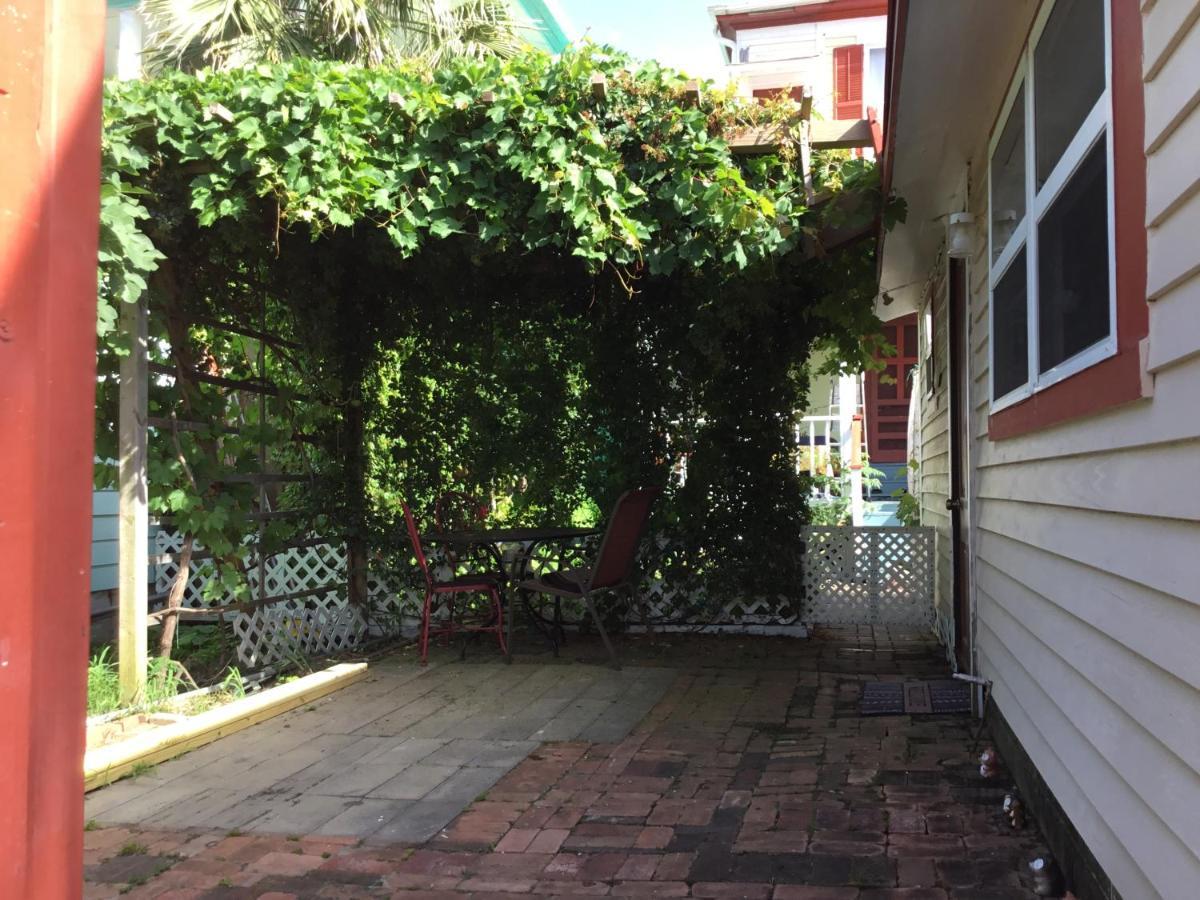 Studio Apartment At Historical House Galveston Exteriör bild
