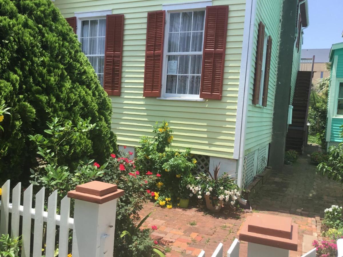Studio Apartment At Historical House Galveston Exteriör bild
